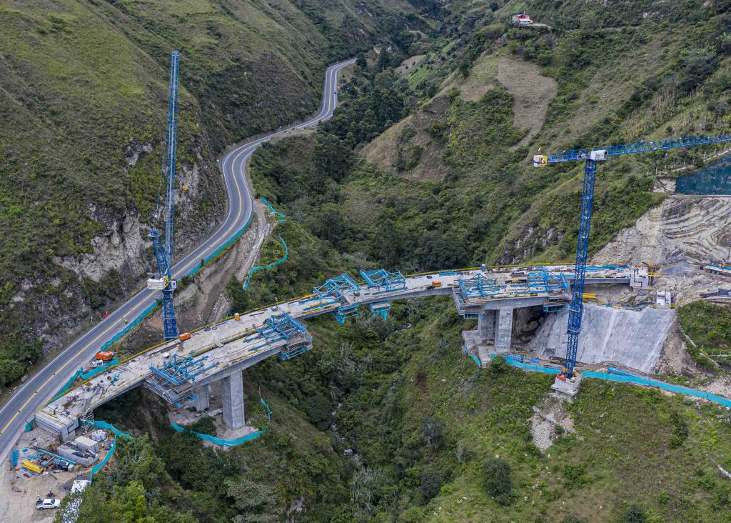 Construction of La Magdalena Bridge - Colombia